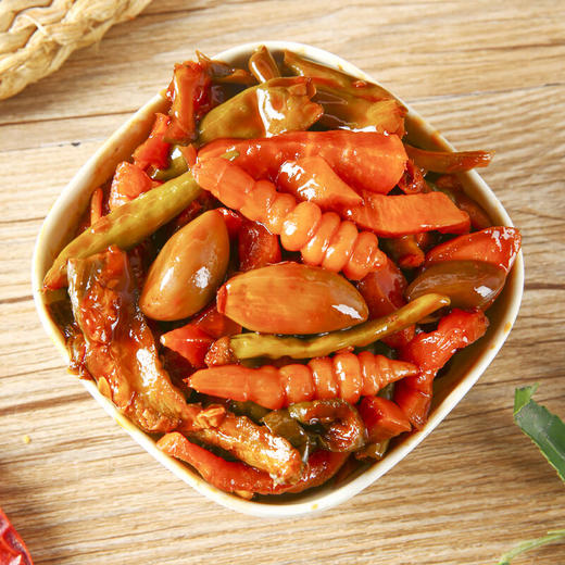 一品什锦酱菜，12袋组合，精选11种优质新鲜蔬菜，传统工艺腌制，酱香浓郁，‌清脆爽口，真材实料不掺水，酸咸适中，家庭常备，吃法多样，携带方便M 商品图2