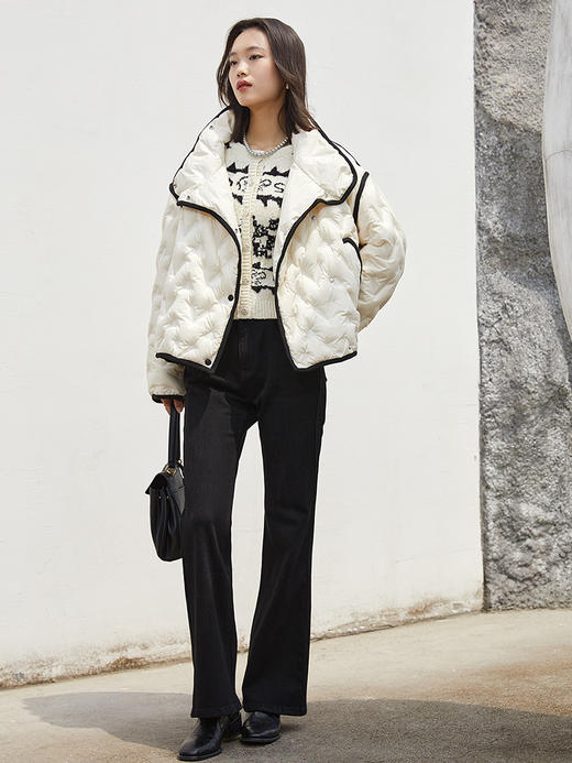 轻熟氛围感冬季保暖 奶油白菱格绗缝羽绒服 黑边撞色立领宽松短款休闲外套 商品图1