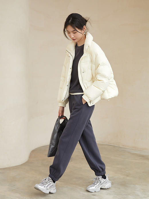 深咖色立领短款羽绒服女 冬季加厚保暖 设计感绗缝宽松面包服外套 商品图1