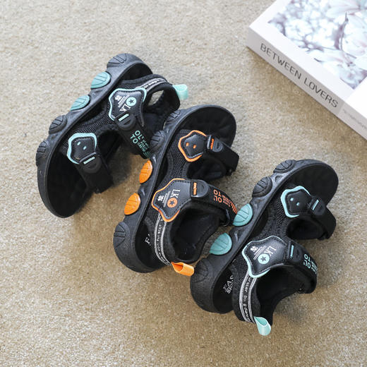 【时尚潮流设计，魔术贴方便穿脱】儿童凉鞋男童 超轻软底防滑耐磨 夏季新款 男孩小学生运动沙滩鞋子-QQ 商品图0