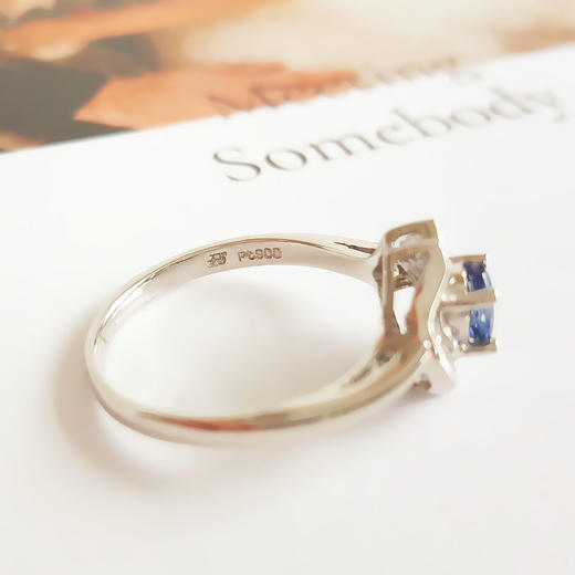 【天然正品】A货翡翠PT900铂金镶钻镶天然近50分矢车菊蓝宝石戒指13号（戒圈可改）女士现售价：2380！160525NJM52 商品图6