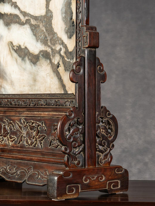 清中期	红木镶云石浮雕寿桃花卉卷草纹大插屏 商品图3