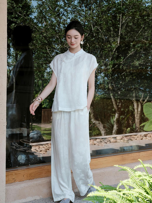 盛唐婧| 新中式小立领落肩蝴蝶盘扣短上衣-白色 商品图4