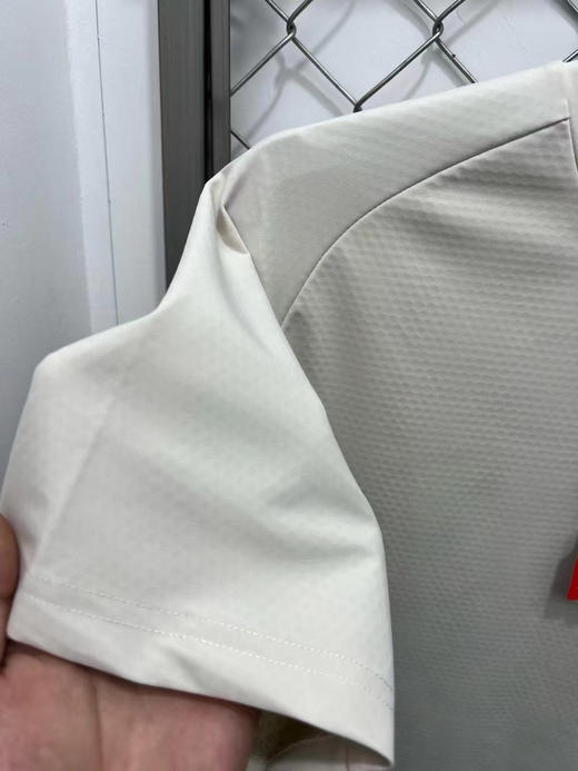 原单正品 HH 25新款圆领速干短袖，整体功能性非常强，防晒 透气 凉感 弹力 速干 防晒 全部兼备！
原价880 商品图3