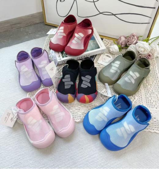 🌈【英氏YeeHo0夏季童鞋魔术贴凉鞋YHHB252910款】🌵颜色搭配活泼亮眼，超级适合活力满满的春夏 鞋身又软又轻，🌟穿在脚上完全没有负担 商品图0