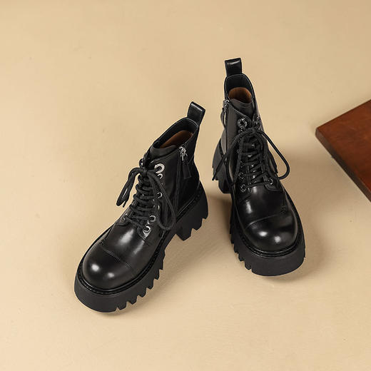 westory2024年秋冬新款优雅风厚底高跟小圆头百搭短靴马丁靴W24DS84061 商品图0