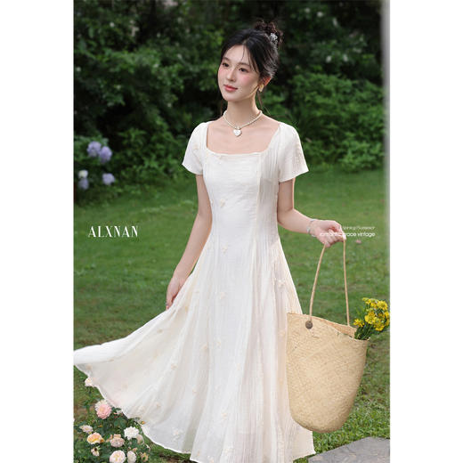 鹿向南[花影云裳]新款夏季透气轻薄显瘦法式仙气刺绣杏色连衣裙女DYL661858 商品图0