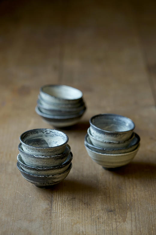 尾形笃37黑地刷毛目｜小杯 商品图0