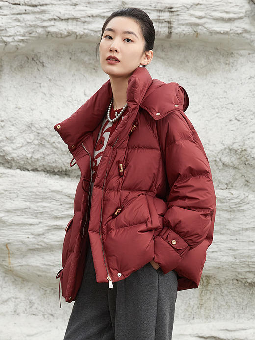【冬季保暖神器】复古酒红色短款羽绒服女 连帽不可拆卸 90 白鸭绒填充 宽松显瘦面包服 防风抗寒外套 商品图1