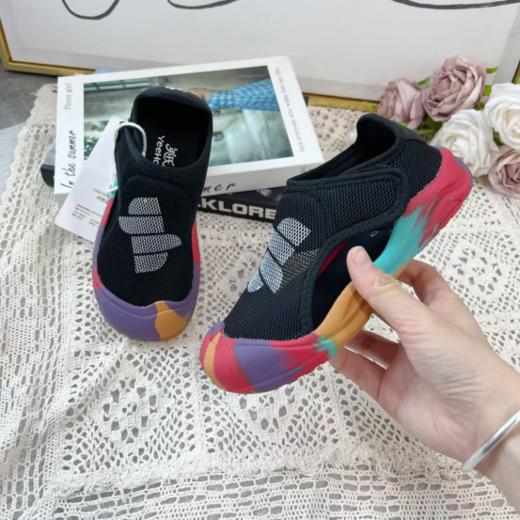 🌈【英氏YeeHo0夏季童鞋魔术贴凉鞋YHHB252910款】🌵颜色搭配活泼亮眼，超级适合活力满满的春夏 鞋身又软又轻，🌟穿在脚上完全没有负担 商品图2