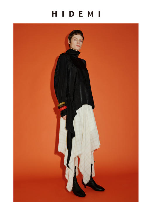 HIDEMI 极简设计感进口艺术感雕花色织格纹自然环保工艺原麻色西装翻领大口袋廓形上衣半裙套装 上衣/不规则半裙 商品图7