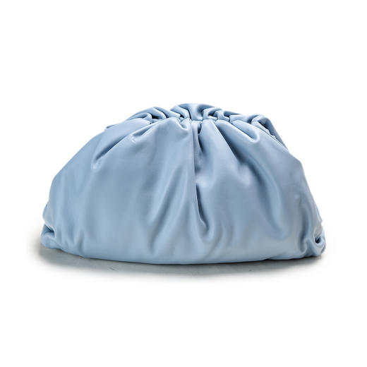 8093175841 BOTTEGA VENETA BV葆蝶家 POUCH系列女士手拿包云朵包【18X18X40CM】 商品图0