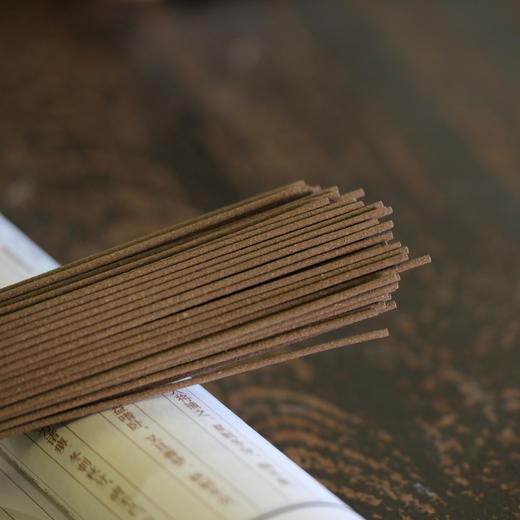 升级版艾叶线香！最新配方升级，精选三年陈艾，加入夏日解暑中草药，不仅有效杀菌，还能消除夏日酷暑，超好闻！ 商品图1