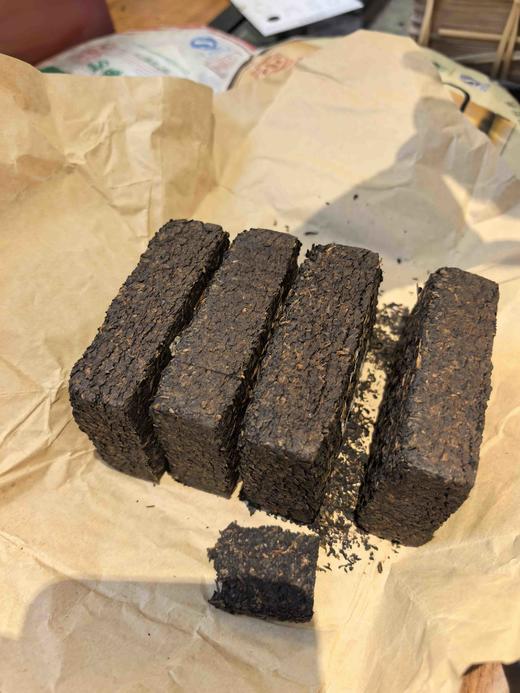 8     福利！（制作日期2000年）的熟茶砖茶，一片100克，一捆5片，618福利价618一捆 商品图3