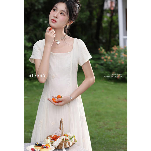 鹿向南[花影云裳]新款夏季透气轻薄显瘦法式仙气刺绣杏色连衣裙女DYL661858 商品图3