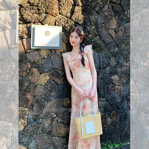 西遇碎花飞袖连衣裙女夏季新款系带收腰法式荷叶边v领长裙SS050990 商品图2