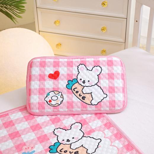 清凉一夏，【A类儿童空调冰豆豆软凉席两件套006】来啦! 夏天热浪滚滚🤩，宝贝们怎么能少了一套舒适的凉席呢? ✅ A类天然豆豆按摩软席 🎉柔软舒适 凉而不冰 吸湿快干 商品图2