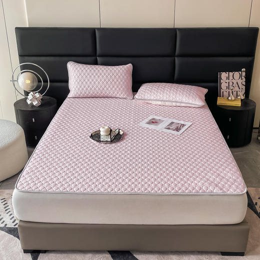 🌸【凉席界的“爱马仕”-床单款0011】进口凉感丝夏季乳胶凉席套装，柔软舒适型强🌟，凉感亲肤不沾肤整张乳胶久睡不变形 ✅ 进口A类凉感丝 、【填充物】高品质整张3A乳胶（5mm） 商品图9