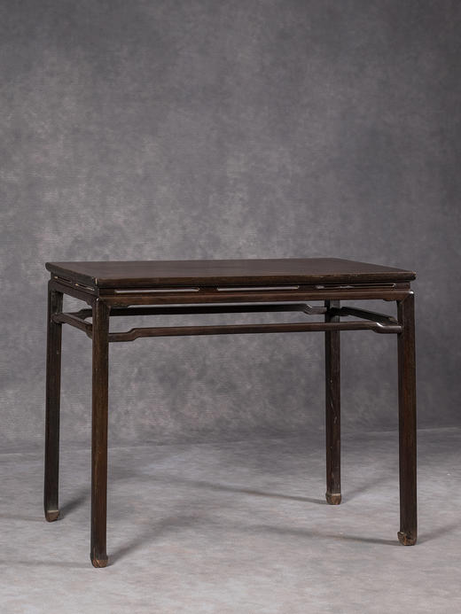 清早期	紫檀束腰罗锅枨半桌 商品图0