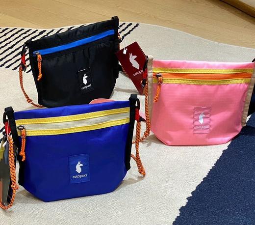 多巴胺配色控集合‼【Cotopaxi小众羊驼包包合集】手机包/斜挎包/双肩包/行李健身包/腰包...🔥撞色设计大胆又和谐，走在路上回头率爆表✌🏻材质轻便又耐磨，户外出行，登山、徒步时解放双手！ 商品图4