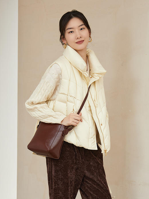 【秋冬叠穿利器】黑色立领羽绒马甲女 90 白鸭绒填充 宽松百搭无袖保暖背心外套 商品图1