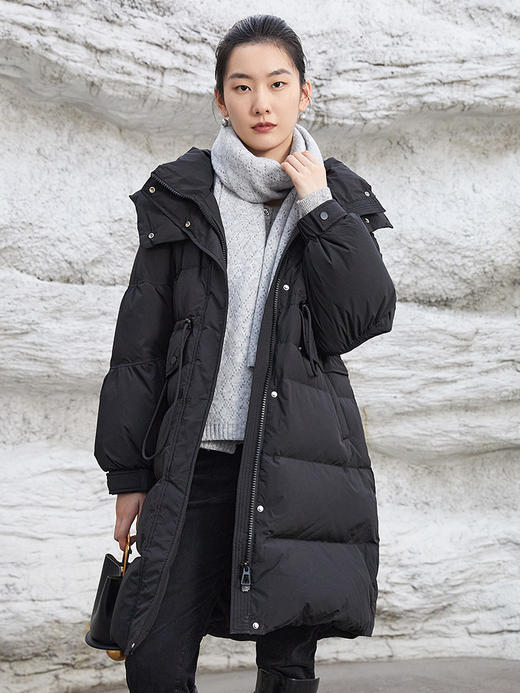2025 秋冬黑色连帽长款羽绒服女 大口袋工装风加厚保暖过膝面包服 宽松休闲通勤防风御寒羽绒外套 商品图0
