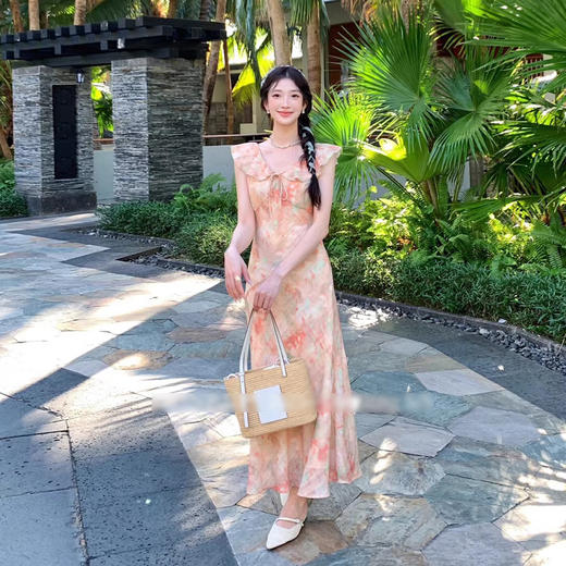 西遇碎花飞袖连衣裙女夏季新款系带收腰法式荷叶边v领长裙SS050990 商品图1