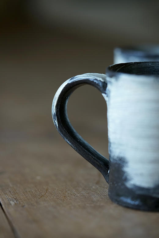 尾形笃01黑地刷毛目｜mug 商品图2