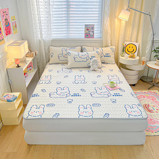 🌸【凉席界的“爱马仕”-床单款0011】进口凉感丝夏季乳胶凉席套装，柔软舒适型强🌟，凉感亲肤不沾肤整张乳胶久睡不变形 ✅ 进口A类凉感丝 、【填充物】高品质整张3A乳胶（5mm） 商品图5