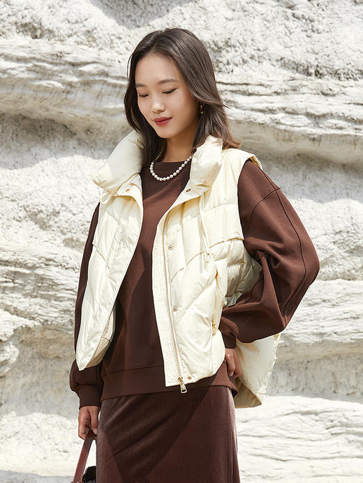 【秋冬叠穿利器】黑色立领羽绒马甲女 90 白鸭绒填充 宽松百搭无袖保暖背心外套 商品图2