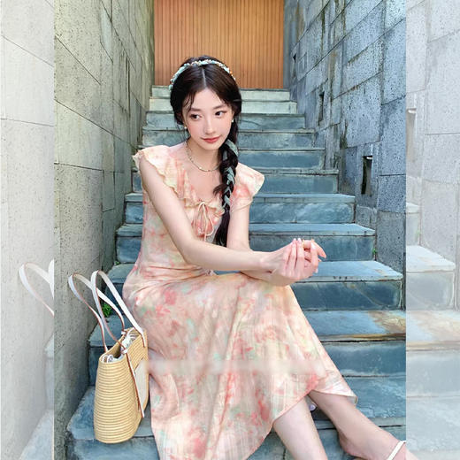 西遇碎花飞袖连衣裙女夏季新款系带收腰法式荷叶边v领长裙SS050990 商品图0