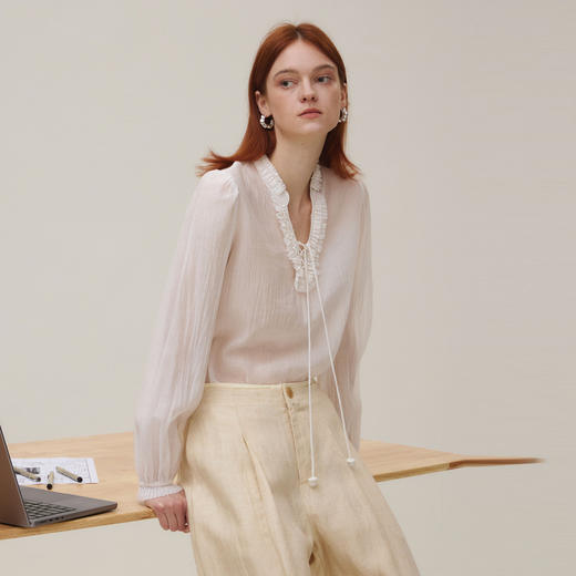 谜底衬衣长袖女2025秋季新品复古通勤V领泡泡袖花边衬衫253MC1066 商品图1