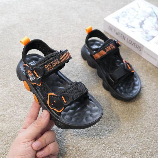 【时尚潮流设计，魔术贴方便穿脱】儿童凉鞋男童 超轻软底防滑耐磨 夏季新款 男孩小学生运动沙滩鞋子-QQ 商品图2