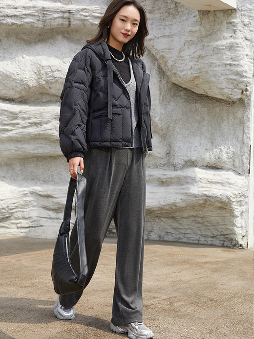 【秋冬保暖】黑色连帽短款羽绒服女 轻便宽松显瘦 90 白鸭绒填充 时尚百搭外套 商品图1