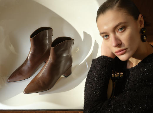 westory2023秋季新品粗跟切尔西靴女牛仔风优雅尖头靴W23DS83081 商品图6