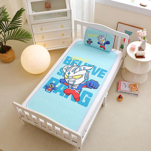 清凉一夏，【A类儿童空调冰豆豆软凉席两件套006】来啦! 夏天热浪滚滚🤩，宝贝们怎么能少了一套舒适的凉席呢? ✅ A类天然豆豆按摩软席 🎉柔软舒适 凉而不冰 吸湿快干 商品图9