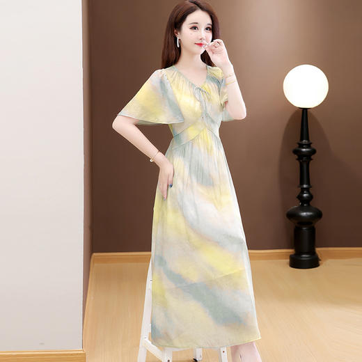 洋气V领法式连衣裙，简约时尚优雅修身过膝时髦长裙QYM-YJ25DS689 商品图2