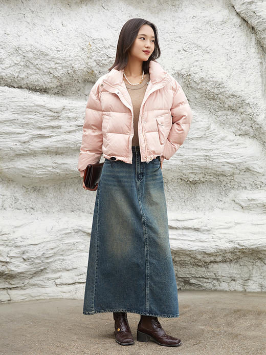 2025 秋冬温柔粉立领短款羽绒服女 蓬松菱格纹保暖面包服 抽绳袖口休闲宽松通勤轻薄羽绒外套 商品图1