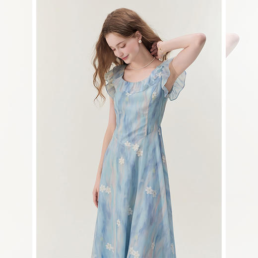 西遇蓝色网纱连衣裙女夏季新款碎花法式v领荷叶边吊带裙SS050986 商品图3