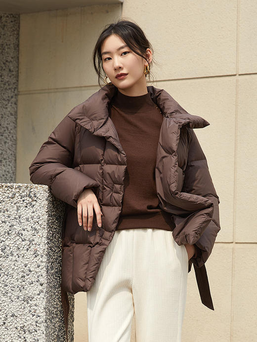 2025 秋冬深咖色立领收腰羽绒服女 菱格纹加厚保暖中长款面包服 侧带收腰设计感休闲通勤防风御寒羽绒外套 商品图0