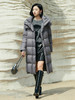 灰色长款连帽羽绒服 廓形宽松过膝外套 冬季加厚保暖设计感方格压纹面包服 商品缩略图0