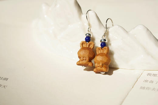 老山檀兔兔耳坠 商品图1