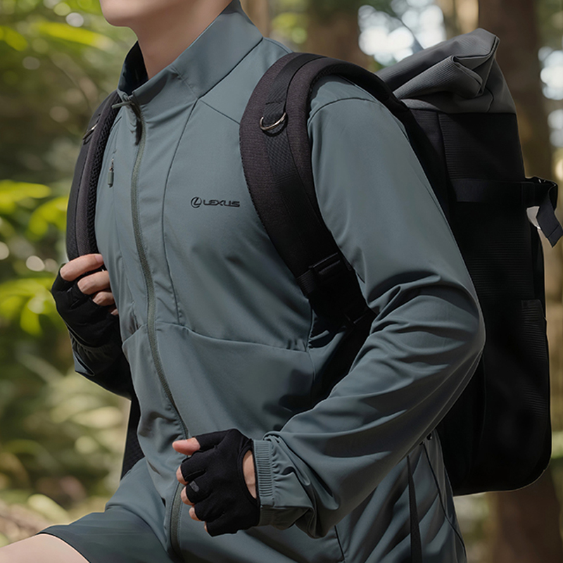 凉感针织防晒夹克，男款墨绿色，女款樱花白。