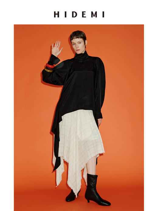 HIDEMI 极简设计感进口艺术感雕花色织格纹自然环保工艺原麻色西装翻领大口袋廓形上衣半裙套装 上衣/不规则半裙 商品图4