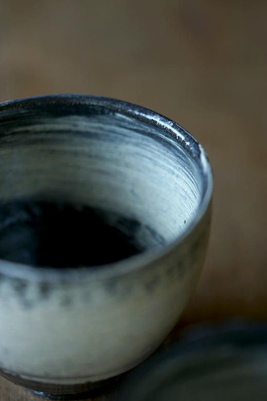 尾形笃02黑地刷毛目｜小汤吞 商品图2