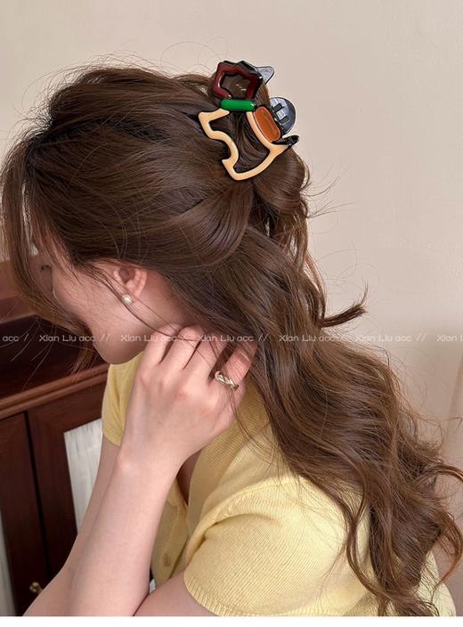 【醒粉福利7.9元3个】【多巴胺可爱小狗抓夹】戴上好有少女感‼轻轻一夹，头发瞬间变得整齐有型。 商品图2
