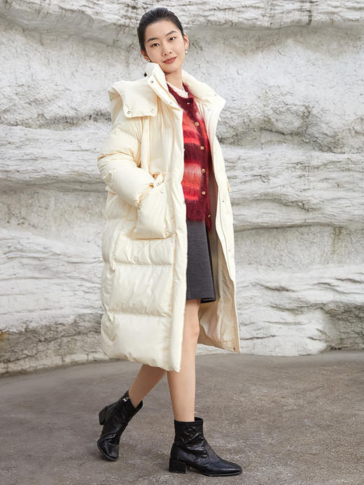 2025 秋冬奶白色长款连帽羽绒服女 加厚保暖过膝长款面包服 大口袋宽松休闲通勤防风御寒羽绒外套 商品图0