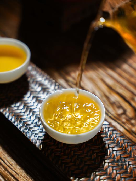 【福利秒杀】【金厂河】2021年头春易武金厂河古树茶与紫砂罐完美融合普洱茶生茶送礼首选300克/罐拍5发6拍20发25 商品图2