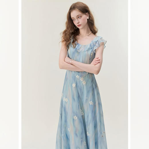 西遇蓝色网纱连衣裙女夏季新款碎花法式v领荷叶边吊带裙SS050986 商品图0