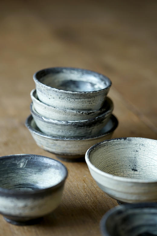 尾形笃37黑地刷毛目｜小杯 商品图2